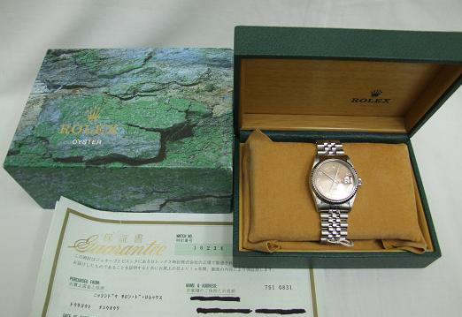 箱と鑑定証付のブランド時計