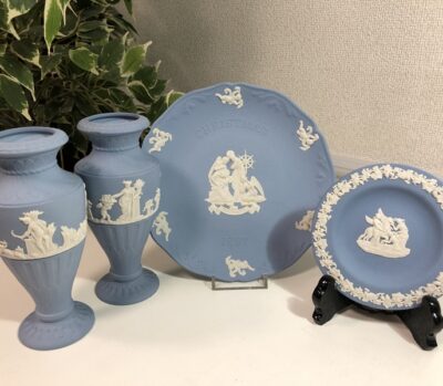 ウェッジウッド　ジャスパー　一輪挿し、プレート大小　をまとめてお買取りさせていただきました！