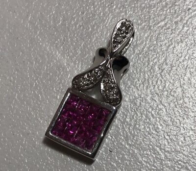 K18WG＋ルビー0.55ctメレダイヤ0.35ct　ペンダントトップ　をお買取りさせていただきました！