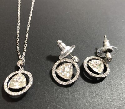 スワロフスキー　クリスタルネックレス・ピアス　をまとめてお買取りさせていただきました！