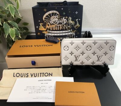 ルイヴィトン　モノグラム　ジッピーウォレット日本限定品　M12154　付属品完備の未使用品　をお買取りさせていただきました！