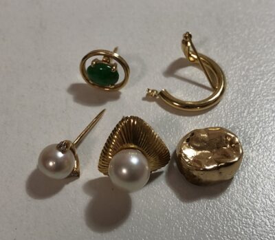 K18タイピンx2、金歯、K18ピアス（片方）、K14タイピン　をまとめてお買取りさせていただきました！