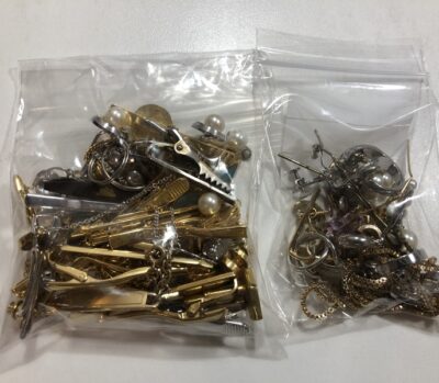 タイピン、カフス、ネックレス、リング等メッキアクセサリー大量一式　をまとめてお買取りさせていただきました！