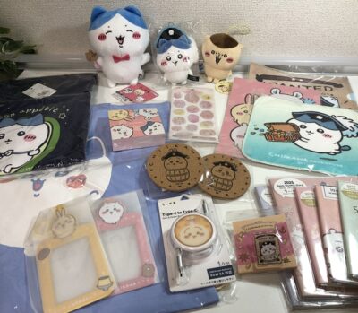 ちいかわ　グッズ大量一式（トートバッグ、Tシャツ、ぬいぐるみ等々）　をまとめてお買取りさせていただきました！