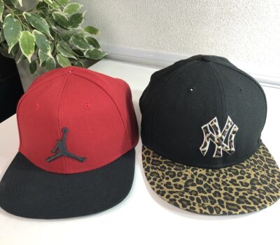 ニューエラ　ヒョウ柄ｘ黒キャップ、ジョーダン　ジャンプマン赤ｘ黒スナップバックキャップ　をまとめてお買取りさせていただきました！