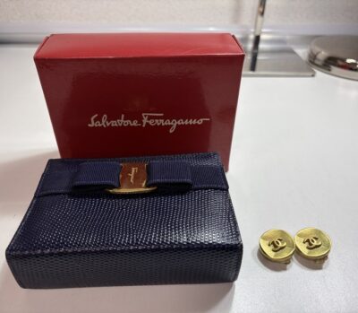 シャネル　ゴールドカラーイヤリング、サルヴァトーレフェラガモ　シガーケース　をまとめてお買取りさせていただきました！