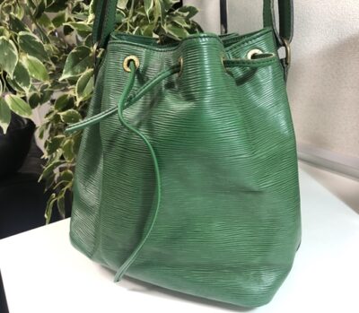 ルイヴィトン　エピ　プチノエ　巾着型ショルダーバッグ　M44104　をお買取りさせていただきました！