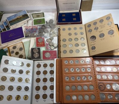 日本現行貨幣アルバムｘ3冊、プレミア硬貨、記念硬貨大量一式　をまとめてお買取りさせていただきました！
