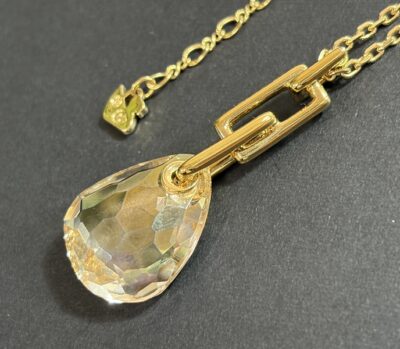 スワロフスキー　ゴールドトーンクリスタルペンダントネックレス　をお買取りさせていただきました！