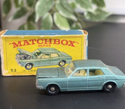 MATCHBOX　 ヴィンテージミニカーｘ2台（FORD ZODIAC MK IV、FORD PICK-UP）　箱付き　をまとめてお買取りさせていただきました！